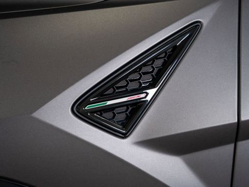 Used 2019 Lamborghini Urus image 21