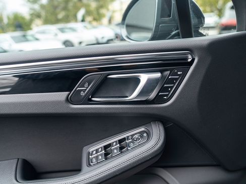 Used 2026 Porsche Macan image 17