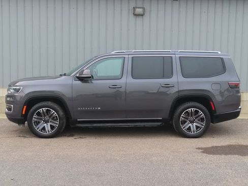 Used 2022 Jeep Wagoneer Series III w/ Rear Seat Video Group 1 AWD/4WD image 10