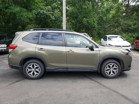 Used 2023 Subaru Forester Premium AWD/4WD image 2