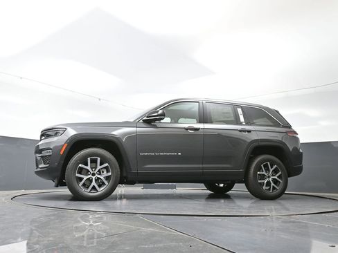 New 2025 Jeep Grand Cherokee Limited w/ Luxury Tech Group II image 50