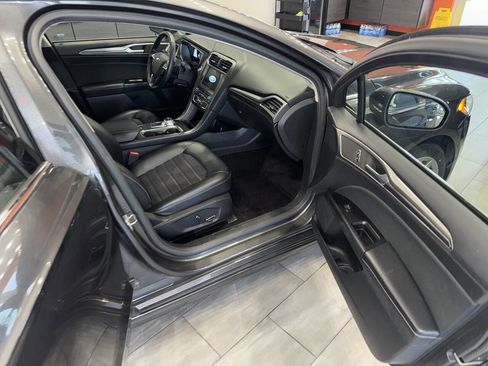 Used 2017 Ford Fusion SE w/ Equipment Group 201A image 20