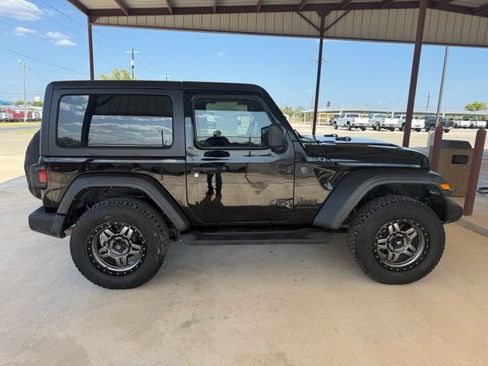 Used 2024 Jeep Wrangler Sport AWD/4WD image 9