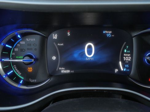 Used 2021 Chrysler Pacifica Touring-L image 21