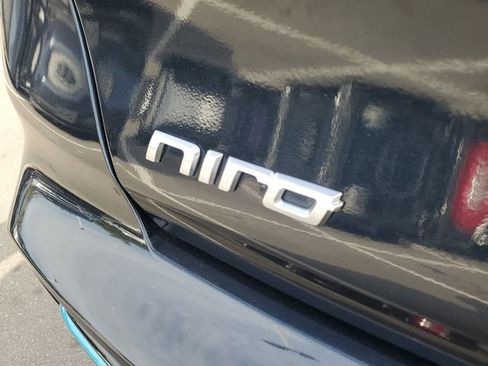 Used 2022 Kia Niro EX image 8