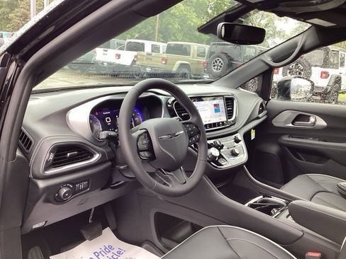 New 2026 Chrysler Pacifica Limited w/ S Appearance Package image 27