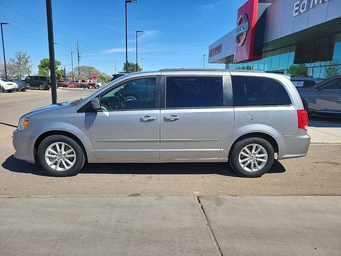 Used 2016 Dodge Grand Caravan SXT image 4