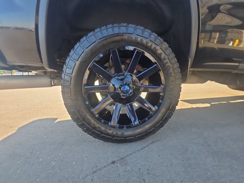 Used 2018 GMC Sierra 2500 Denali w/ Duramax Plus Package AWD/4WD image 28