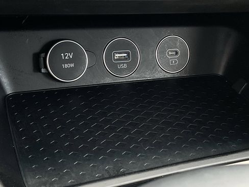 Used 2025 Genesis G70 2.5T image 31