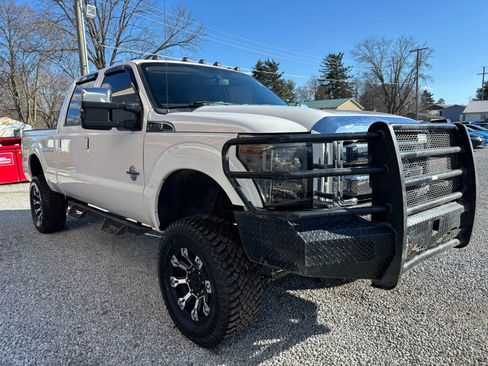 Used 2014 Ford F250 Lariat w/ Lariat Chrome Package image 9