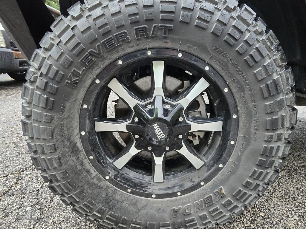 Used 2018 Jeep Wrangler Unlimited Sahara w/ Cold Weather Group AWD/4WD image 16