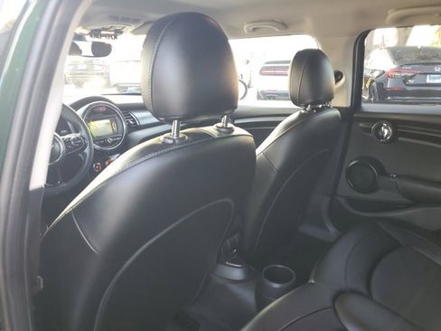 Used 2018 MINI Cooper 4-Door Hardtop image 10