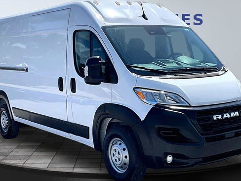 Used 2025 RAM ProMaster 2500 w/ Convenience Group FWD image 3