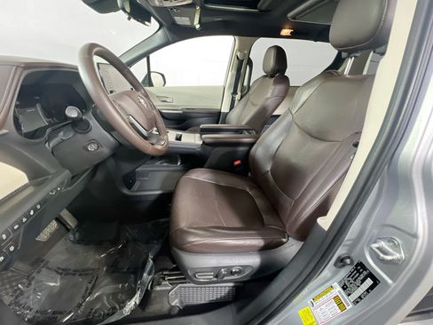 Used 2021 Toyota Sienna Platinum AWD/4WD image 21