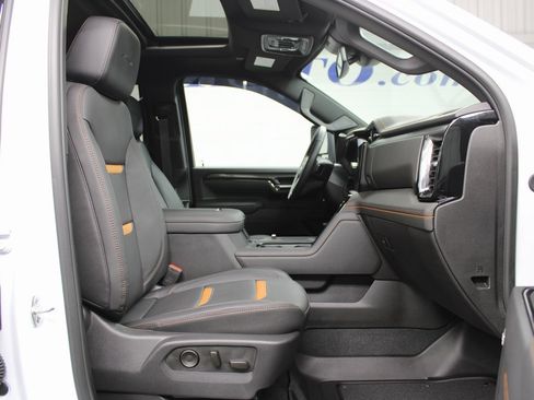 Used 2025 GMC Sierra 2500 AT4 image 33