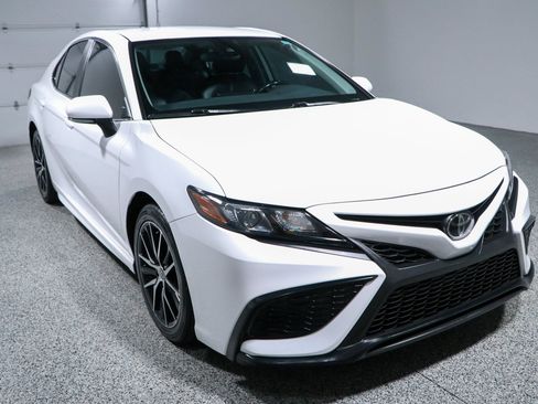 Used 2022 Toyota Camry SE FWD image 5