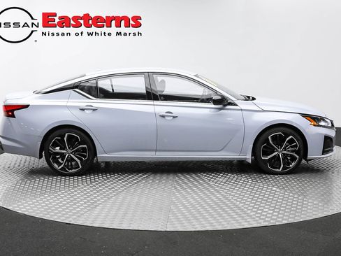 Used 2023 Nissan Altima 2.5 SR image 3