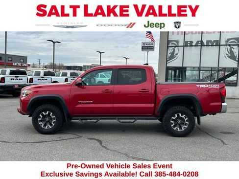 Used 2019 Toyota Tacoma TRD Off-Road image 2
