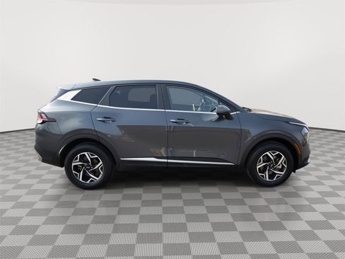 Used 2025 Kia Sportage LX image 4