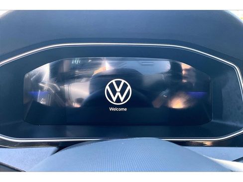 Used 2025 Volkswagen Jetta SE FWD image 12