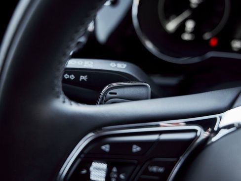 Used 2022 Bentley Bentayga image 53