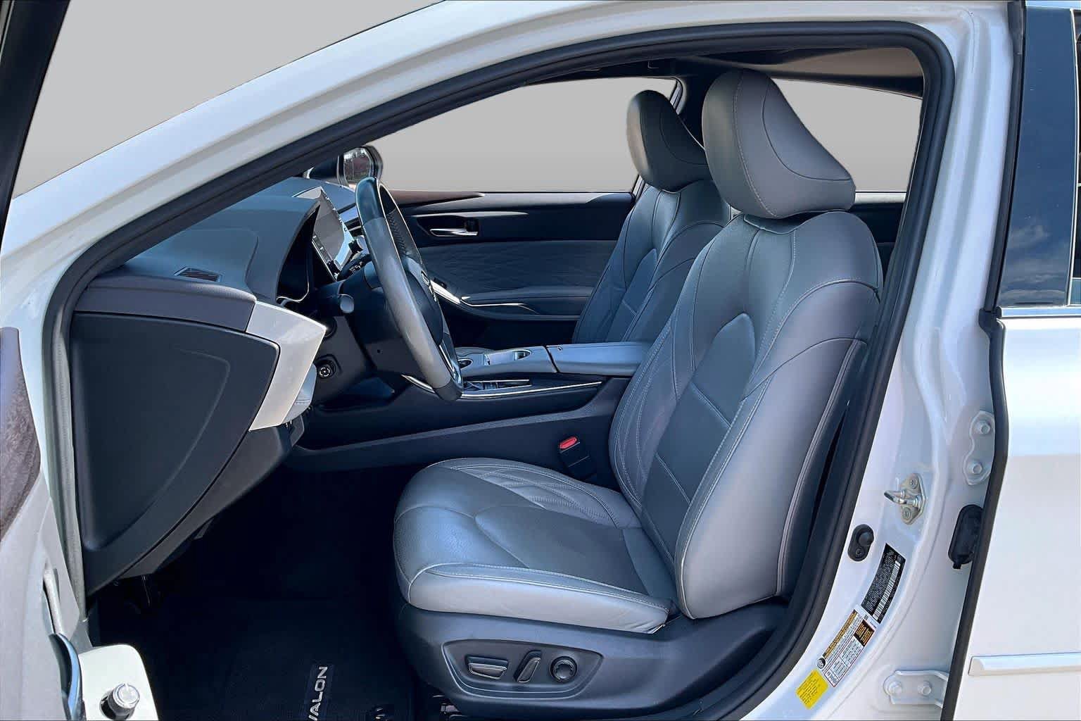 Used 2020 Toyota Avalon Limited FWD image 8