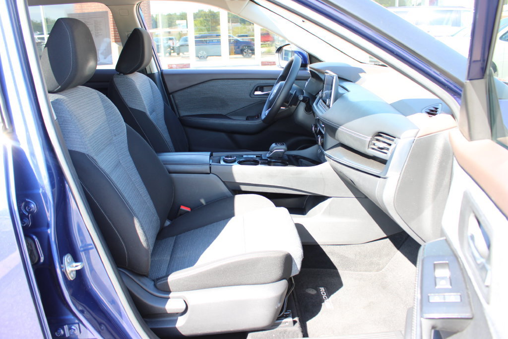 Used 2023 Nissan Rogue SV AWD/4WD image 35