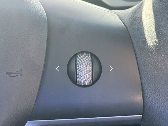 Used 2022 Tesla Model Y Performance AWD/4WD image 35