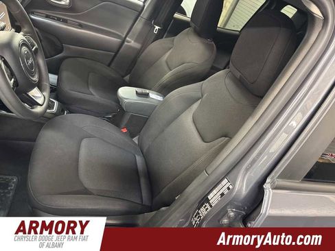 Used 2023 Jeep Renegade Latitude image 12