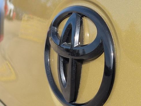 Certified 2024 Toyota Corolla Cross SE image 28