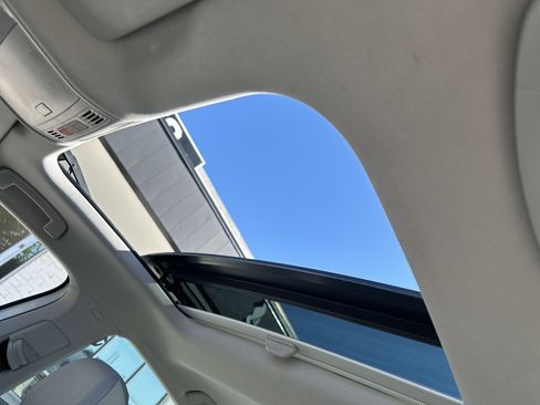 Used 2024 Volkswagen Jetta SE w/ Panoramic Sunroof Package FWD image 12