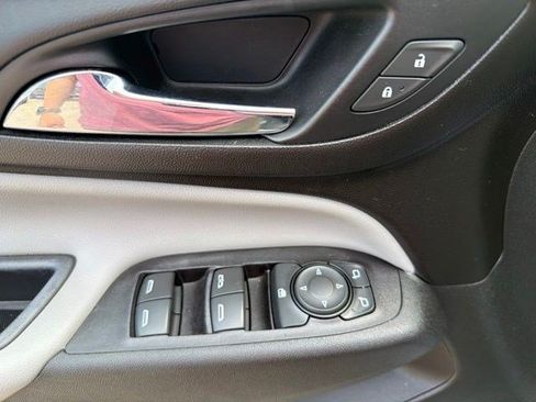 Used 2018 Chevrolet Equinox LT w/ Sun & Infotainment Package AWD/4WD image 12