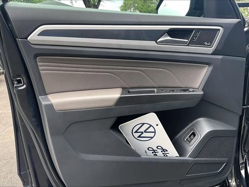 Used 2022 Volkswagen Atlas SEL Premium image 22