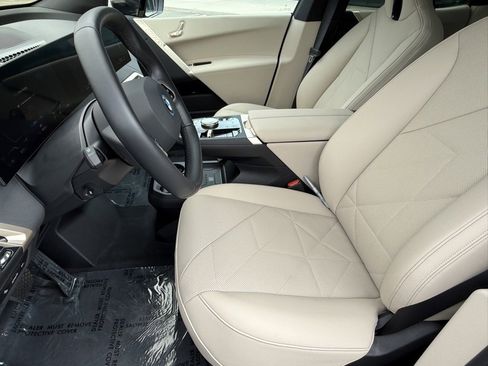 Used 2025 BMW iX xDrive50 w/ Convenience Package image 21