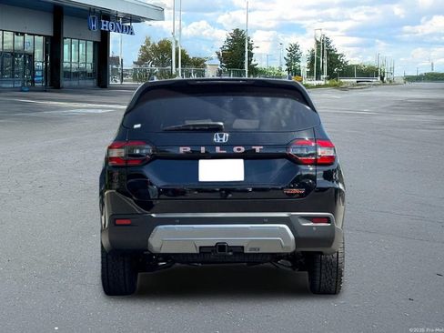 New 2026 Honda Pilot TrailSport image 8