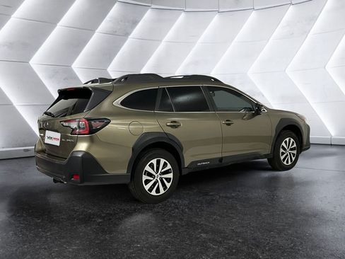 Used 2024 Subaru Outback Premium AWD/4WD image 4