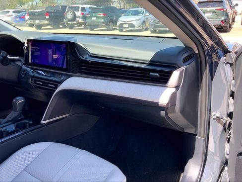 Used 2025 Toyota Camry XLE image 18