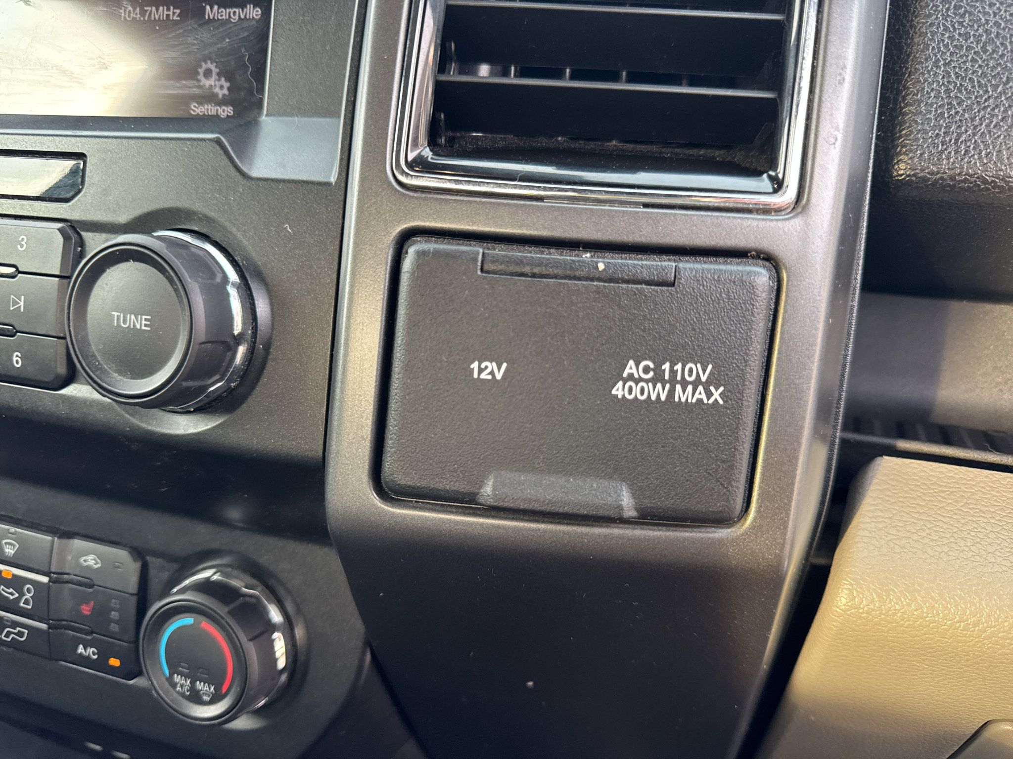 Used 2019 Ford F150 XLT w/ Equipment Group 302A Luxury AWD/4WD image 15