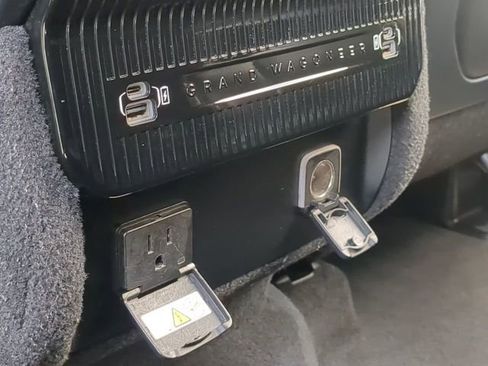Used 2022 Jeep Grand Wagoneer Series III w/ Rear Seat Video Group 1 AWD/4WD image 18