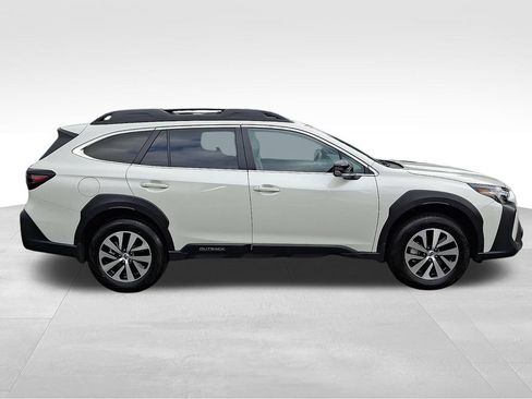 Used 2025 Subaru Outback Premium AWD/4WD image 7