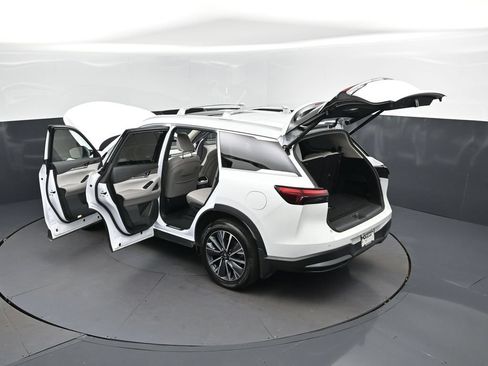 Certified 2026 INFINITI QX60 Luxe w/ Cargo Package FWD image 2