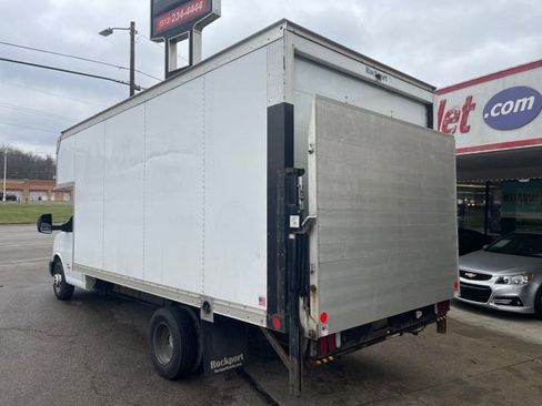 Used 2018 Chevrolet Express 4500 Extended w/ Driver Convenience Package image 7