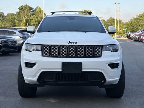 Used 2019 Jeep Grand Cherokee Altitude AWD/4WD image 8