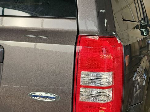 Used 2016 Jeep Patriot High Altitude AWD/4WD image 31