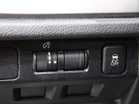 Used 2018 Subaru Forester 2.5i Premium w/ All-Weather Package image 19