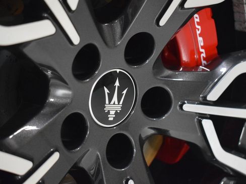 Certified 2023 Maserati Grecale Modena image 18