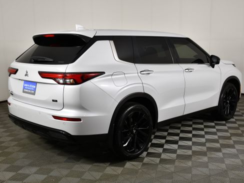 Used 2023 Mitsubishi Outlander SE Black Edition AWD/4WD image 6