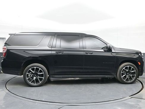 Used 2022 Chevrolet Suburban RST w/ Sport Performance Package image 15