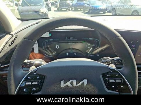New 2025 Kia Niro SX image 10