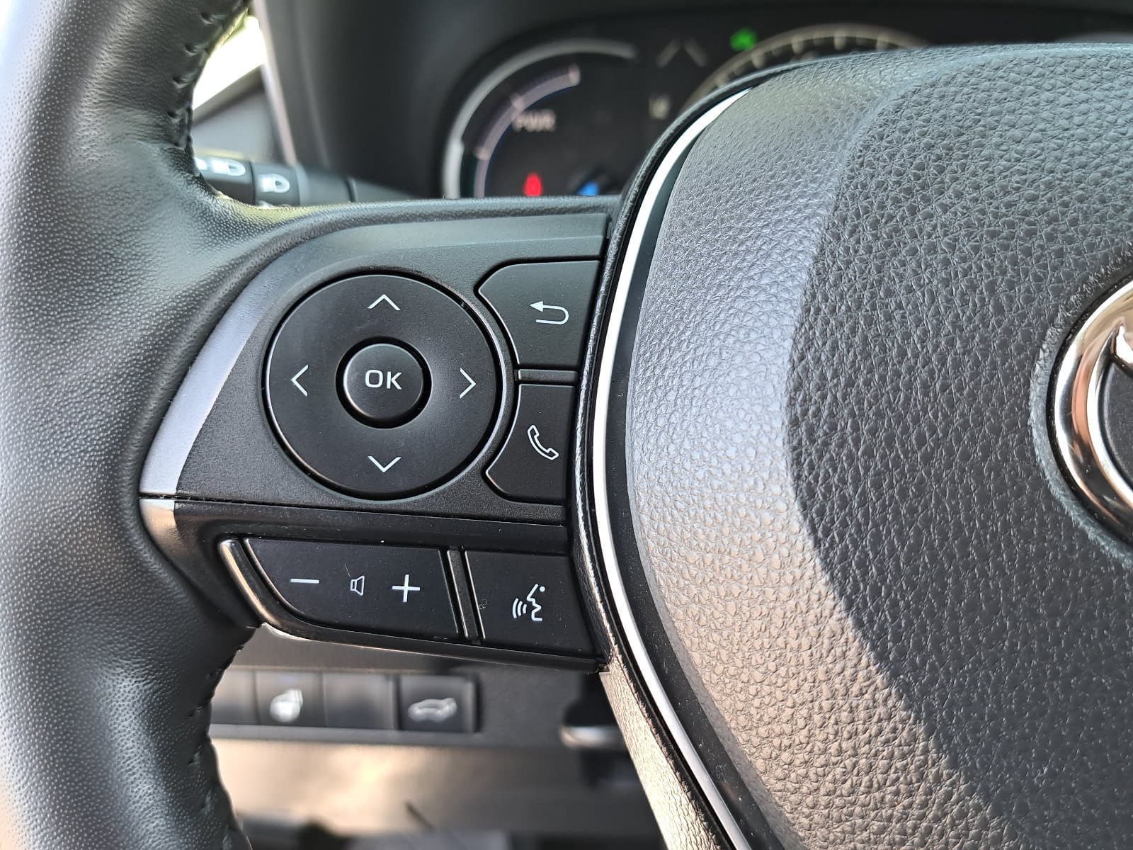 Used 2023 Toyota RAV4 XLE Premium AWD/4WD image 19